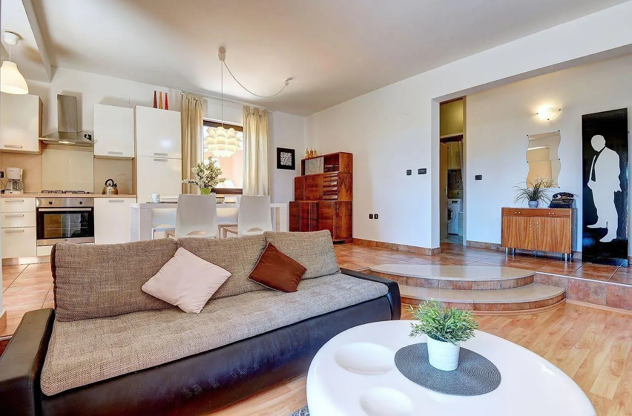 Modernes Appartement 700 Meter Strand Fazana Apartment
